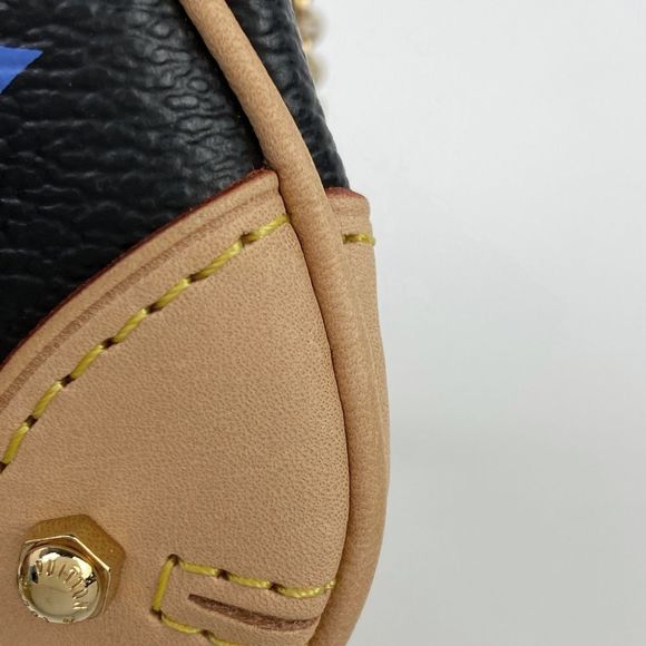 Pochette Mila Accessory Case Pouch Monogram Noir Black MM - Picture 3 of 5